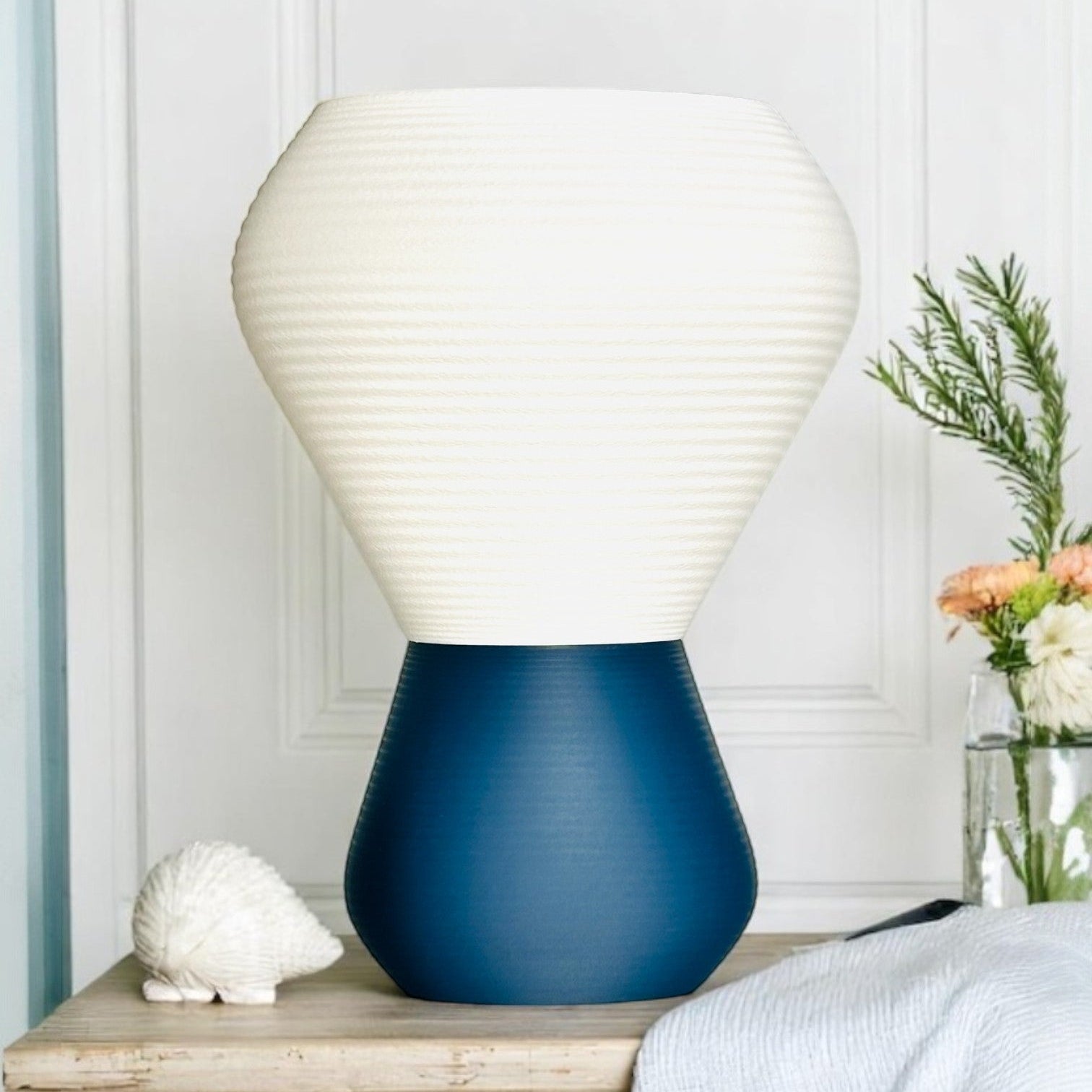 Delta – Επιτραπέζιο Φωτιστικό